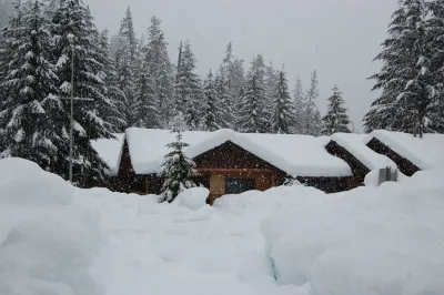 HJA headquarters during April 2008 snow event