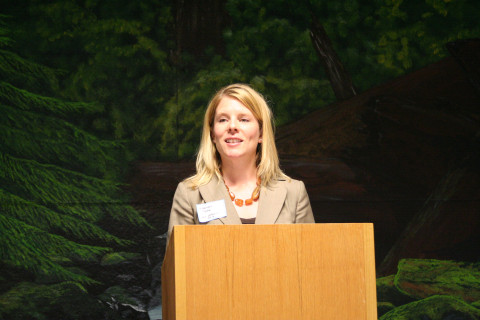 Karmen Fore reading letter from Wyden