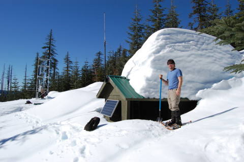 Vanilla Met shelter during April 2008 snow event