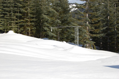 Upper Lookout Met snow depth sensor and small tower during snow event