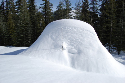 Upper Lookout Met Shelter during snow event