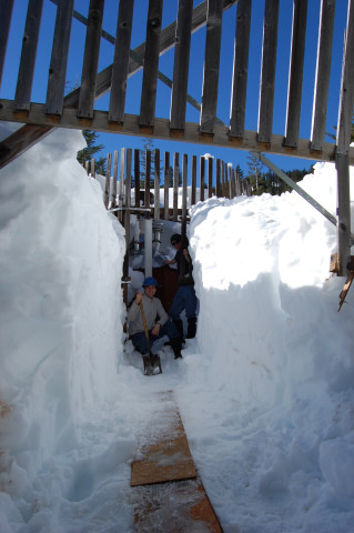 Upper Lookout Met Stand Alone Rain Gauge During Snow Event