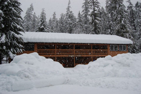 HJA headquarters during April 2008 snow event